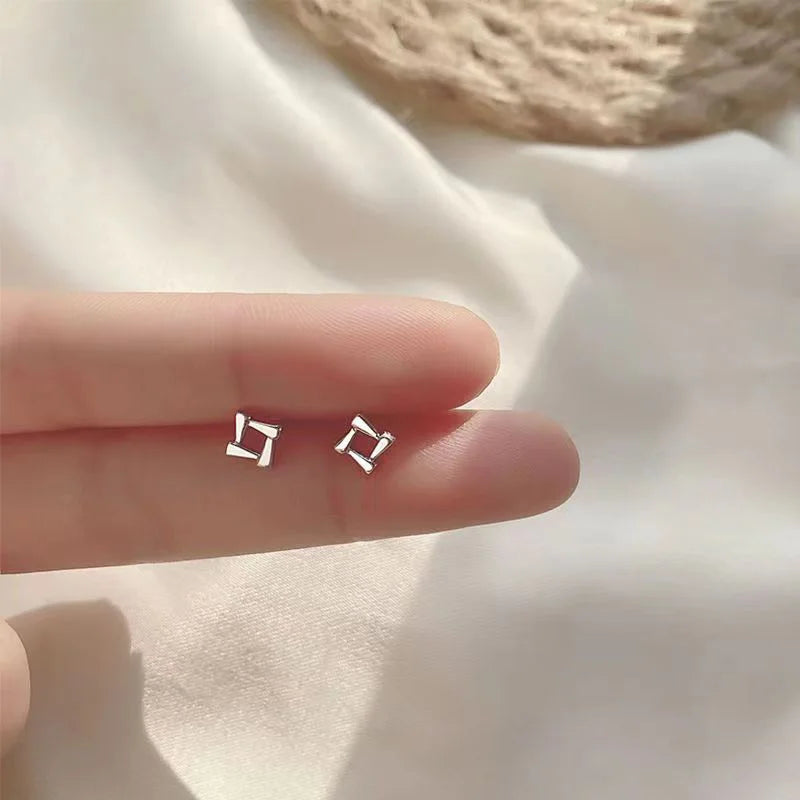 Trendy Hart Oorbellen voor Vrouwen - Hypoallergeen, Minimalistisch Zilveren Sterontwerp Perfect voor Dagelijks Gebruik en Charmante Cadeau-ideeën