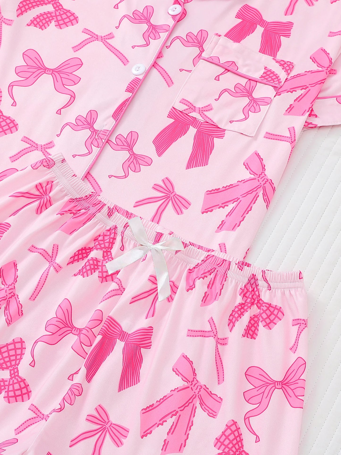 Schattige Strikprint Dames Pyjama Set: Gezellige Korte Mouwen Top met Revers en Ontspannen Rekshorts voor Ultiem Comfort