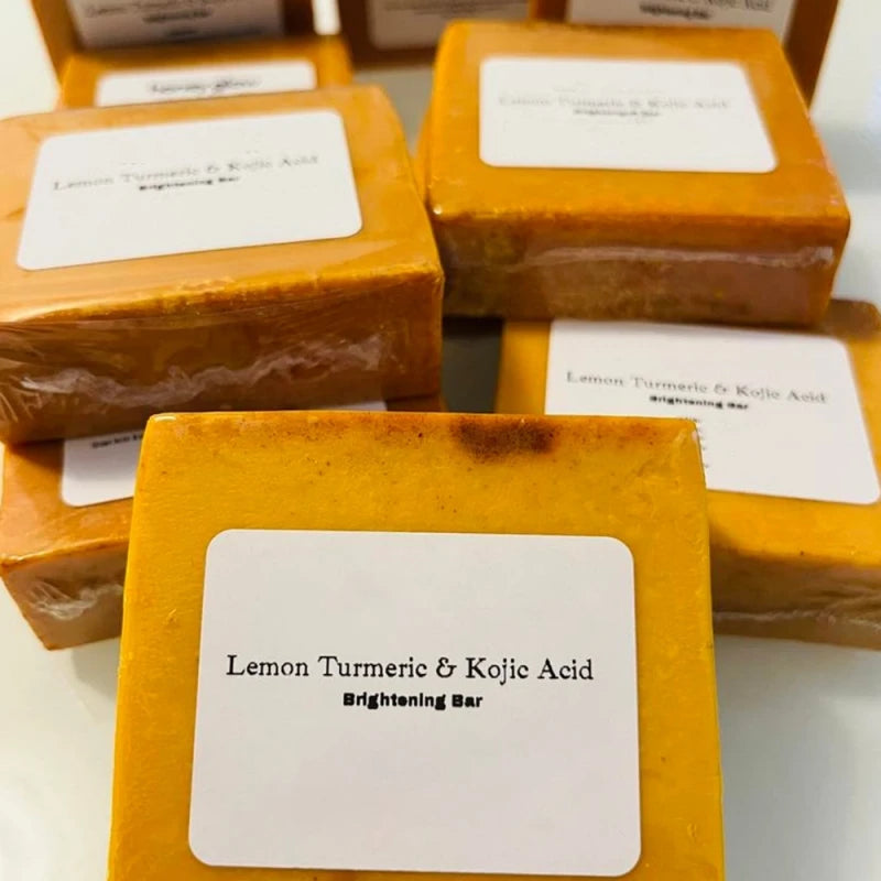 Revitaliseer je huid met Citroen Curcuma Kojic Acid Zeep - Bereik een Heldere, Evenwichte Toon en Gladde, Stralende Teint terwijl je Diep Reinigt en Olie Onder Controle Houdt voor Donkere Huidverzorging!