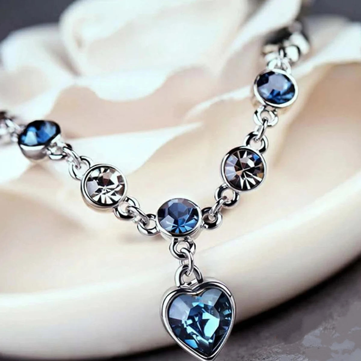 Zilveren Geluk Bracelet voor Vrouwen met Blauwe Kristallen Hart Bedel - Elegante Bruids-, Huwelijks- en Verlovingssieraad Geschenk