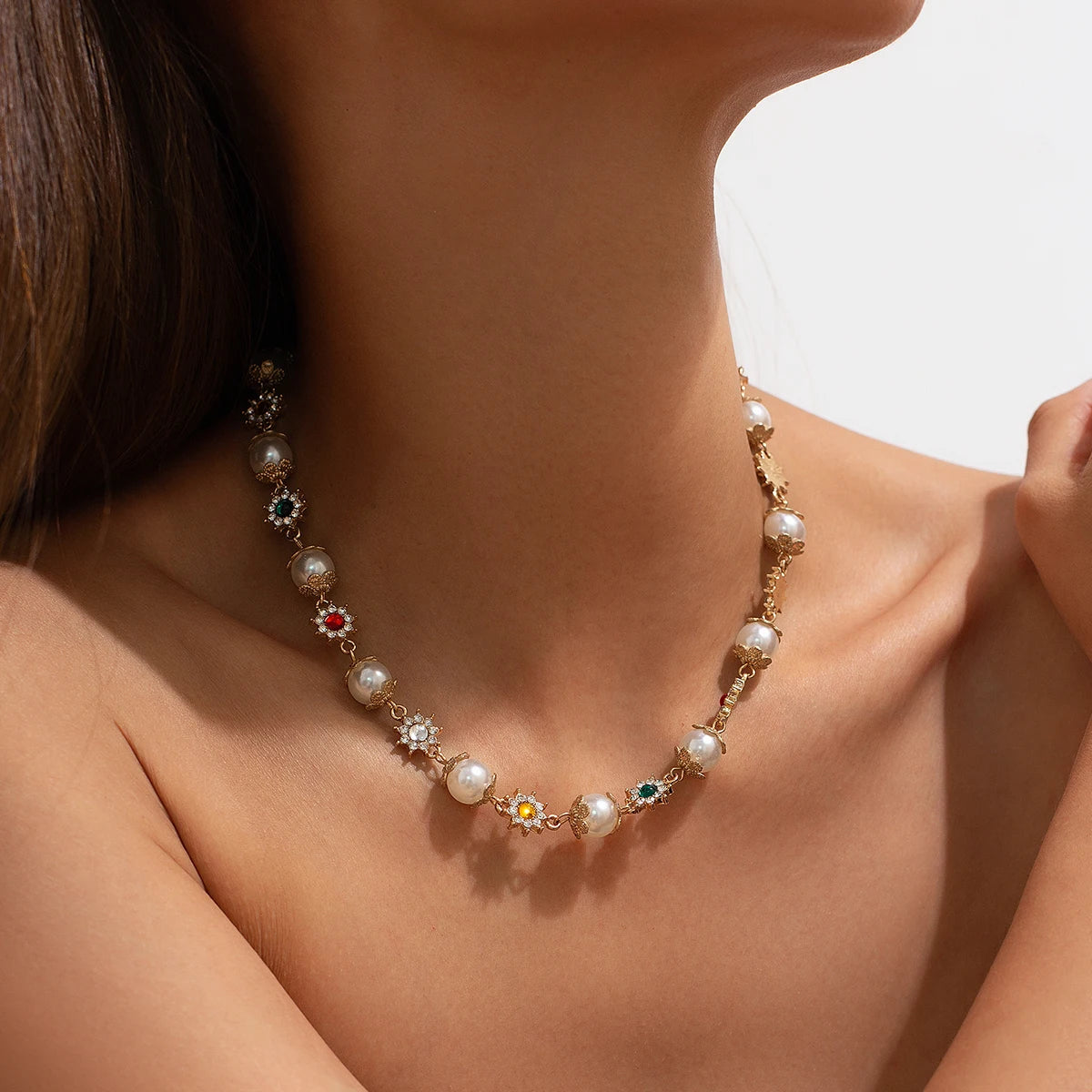Elegante Ingemark Rhinestone en Imitatieparel Kralen Ketting met Vintage Jezus Kruis Hanger - Een Prachtige Choker voor Bruiden en Speciale Gelegenheden - Y2K Geïnspireerde Sieraden