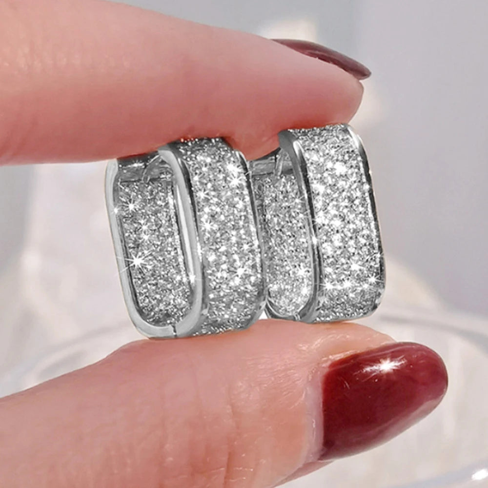 Elegante Huitan Bling CZ Hoops oorbellen voor Vrouwen - Luxe Gouden of Zilveren Modejuwelen voor de Moderne Dame