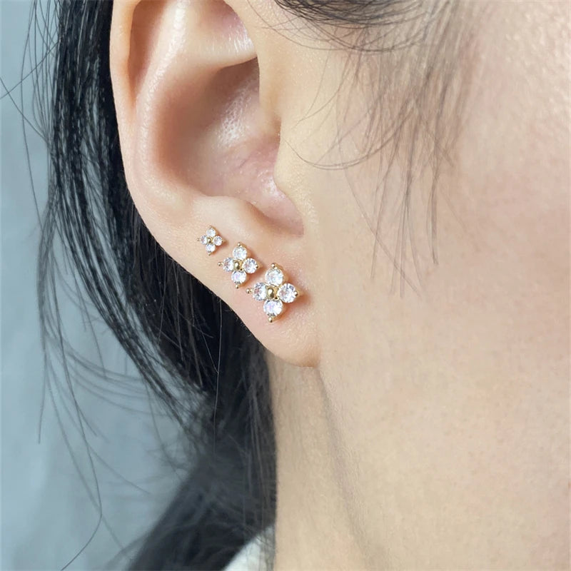 Chic Minimalistische Gouden Bloem Stud Oorbellen - Perfecte Ooraccessoires voor Vrouwen en Meisjes van ZAKOL