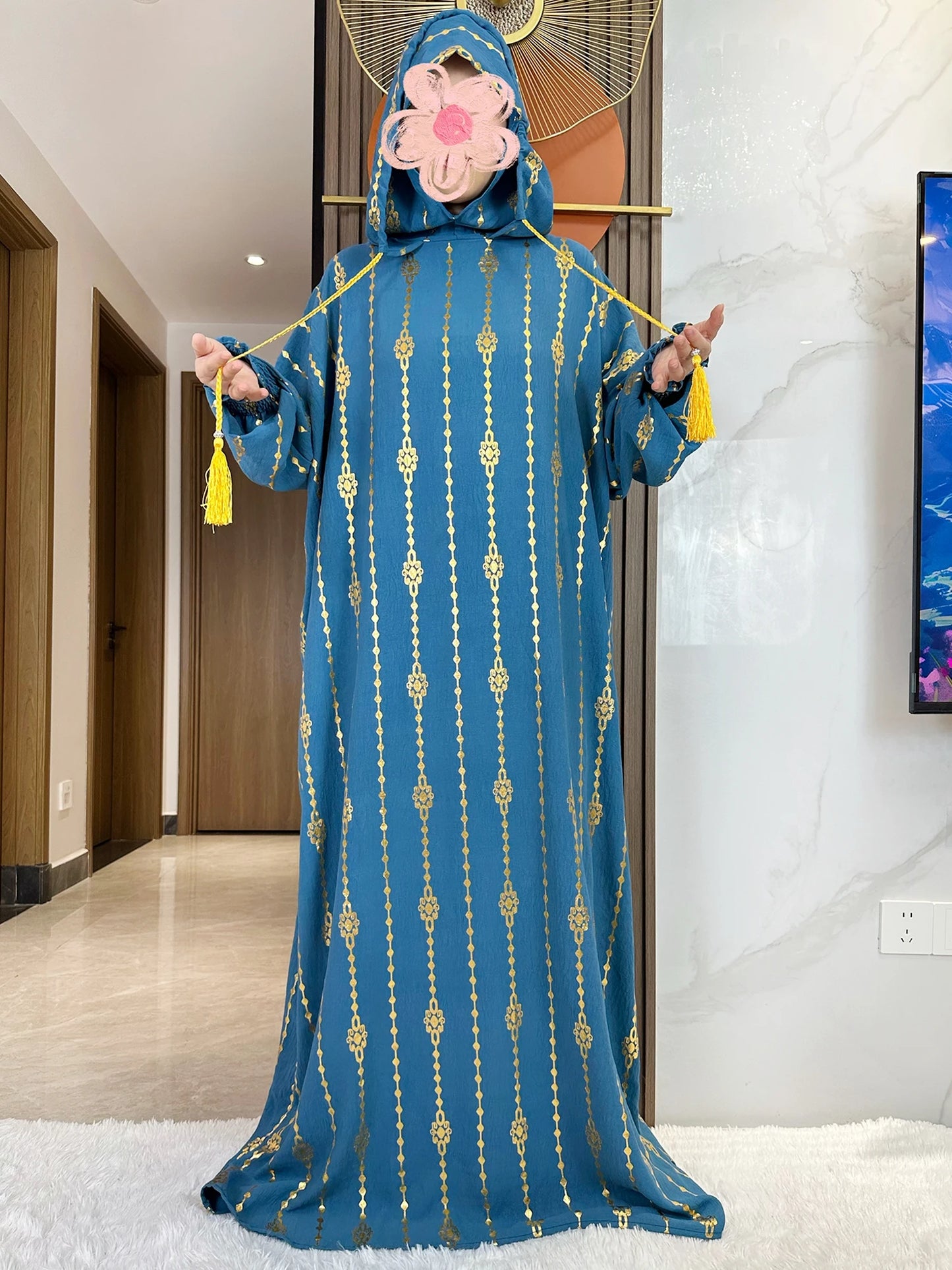 Elegante Katoenen Ramadan Abaya met Dubbele Hoeden - Prachtig Goudstofontwerp voor Moslimvrouwen met Gebed en Speciale Gelegenheden - Geïnspireerd door Dubai en Turkse Kaftanstijlen