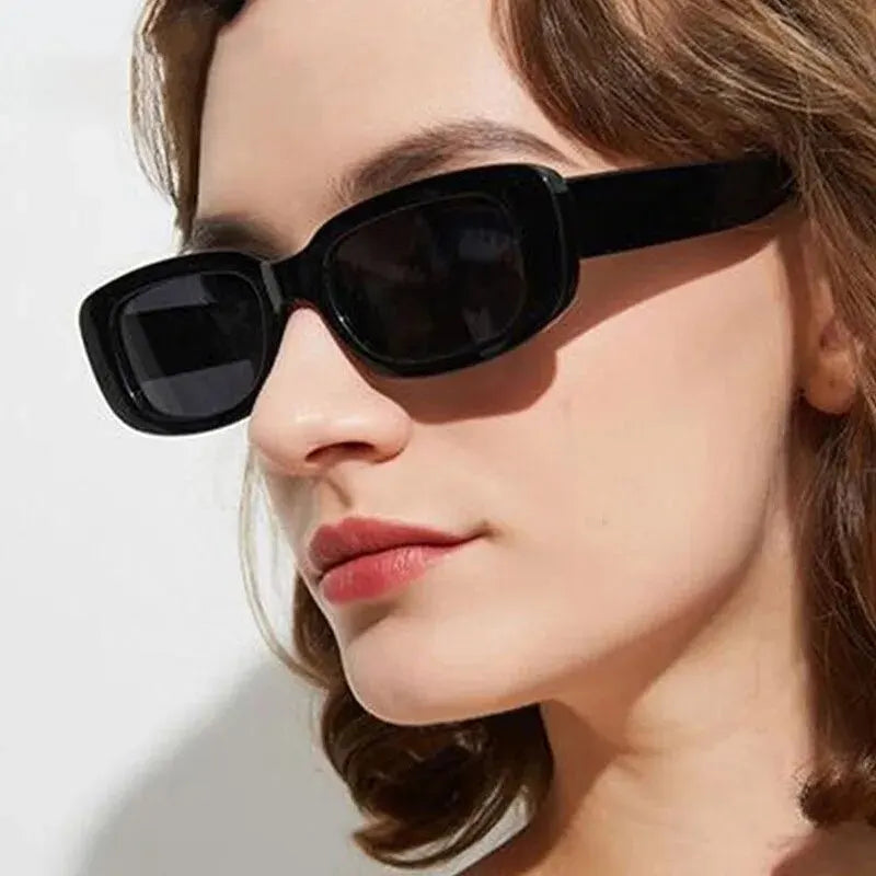 Chic Cat Eye Zonnebril voor Vrouwen - Trendy Klein Frame met Unieke Concaaf Vorm Perfect voor Street Style!