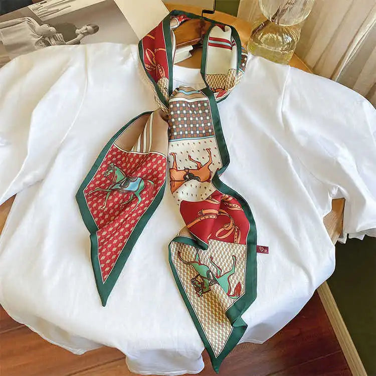 Elegante lange zijden sjaal voor stijlvolle vrouwen - veelzijdige halsband, haarband en foulard met paardenprint - nieuwe lente collectie 2021