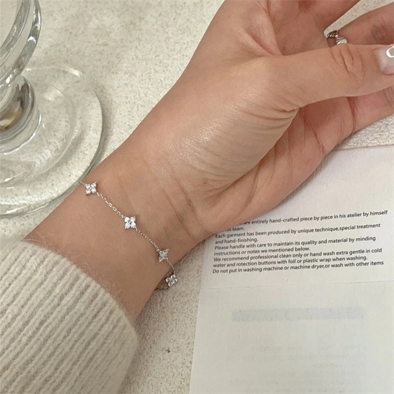 Elegante 2024 Kristallen Bloem RVS Armband voor Vrouwen - Chic Koreaanse Sieraad Accessoire Perfect voor Jubilea