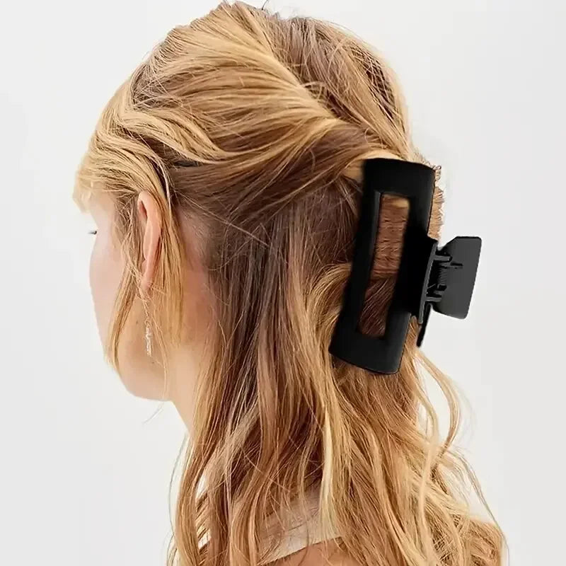 Set van 4 Chic Effen Kleur Holle Haarklemmen in de Vorm van Een Haai - Perfect voor Moeiteloze Hairstijlen!