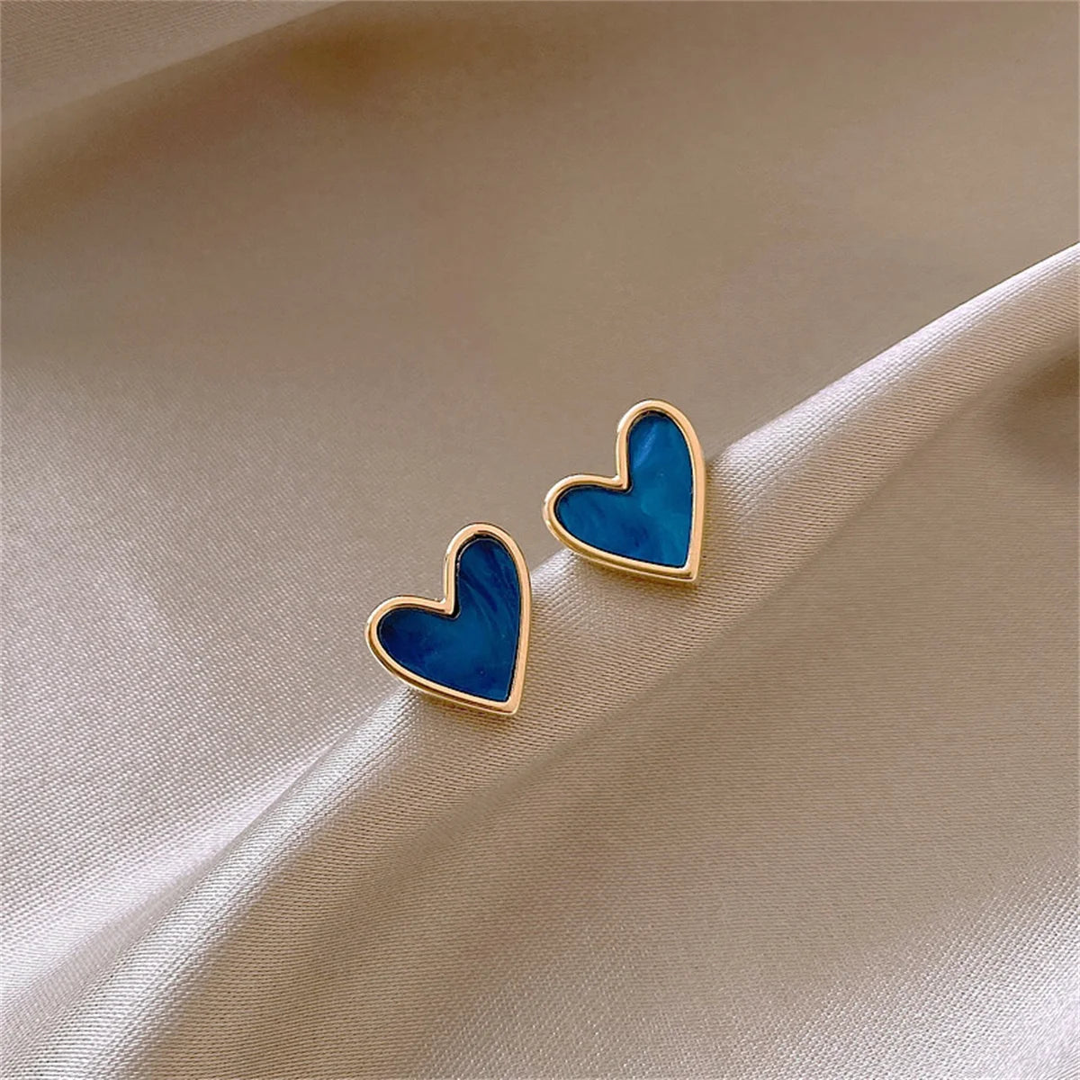 Charmante Koreaanse blauwe glazuur hart stud oorbellen - Schattige minimalistische sieraden perfect voor vrouwen en meisjes! Een stijlvolle cadeau met een esthetisch geometrisch ontwerp.