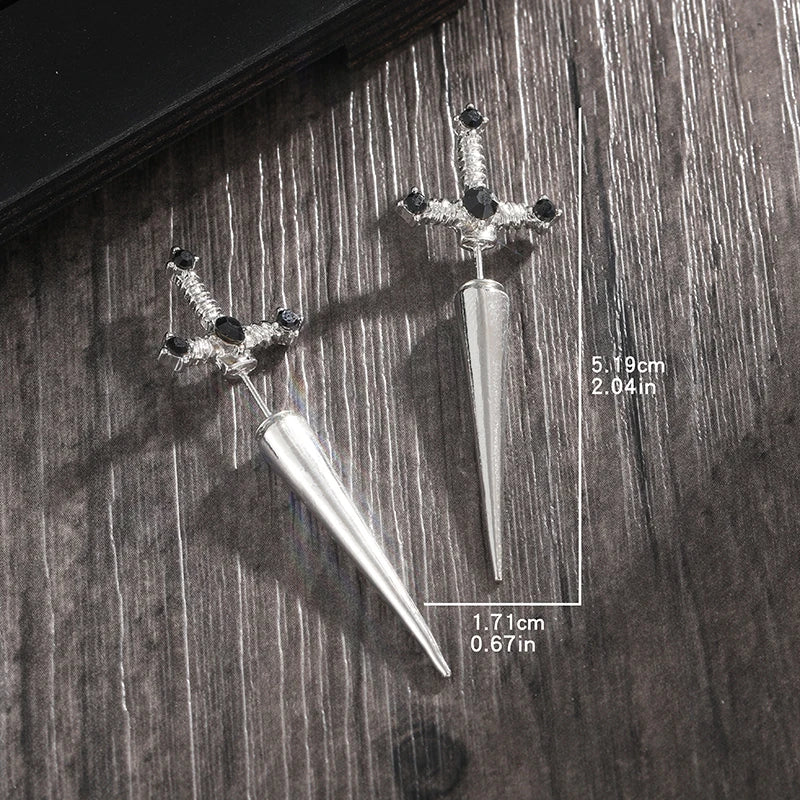 Schattige Vintage Gotische Zwaard Oorbellen met Stralende Kristallen - Perfecte Punk Dagger Oorjacks voor Vrouwen, een Uniek Sieraad Cadeau!