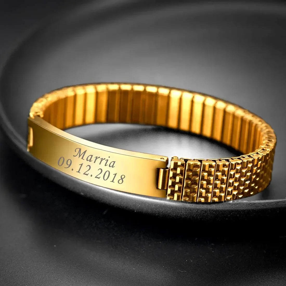 ElaraCuff – Gouden RVS Armband met Unieke Gravure