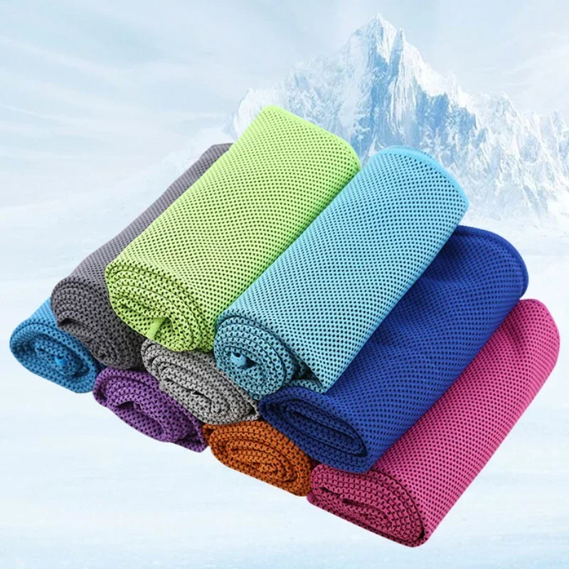 Blijf koel deze zomer met onze draagbare ijszijde handdoek - Perfect voor sport, fitness, hardlopen en zwemmen! Wordt geleverd met een handige siliconen tas!