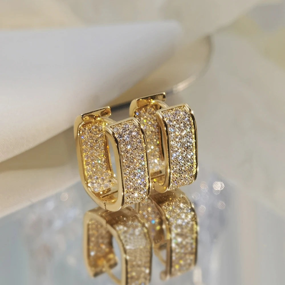 Elegante Huitan Bling CZ Hoops oorbellen voor Vrouwen - Luxe Gouden of Zilveren Modejuwelen voor de Moderne Dame