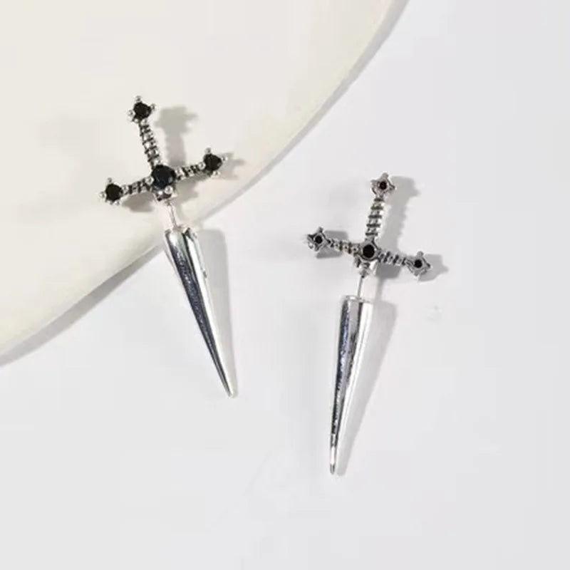 Schattige Vintage Gotische Zwaard Oorbellen met Stralende Kristallen - Perfecte Punk Dagger Oorjacks voor Vrouwen, een Uniek Sieraad Cadeau!