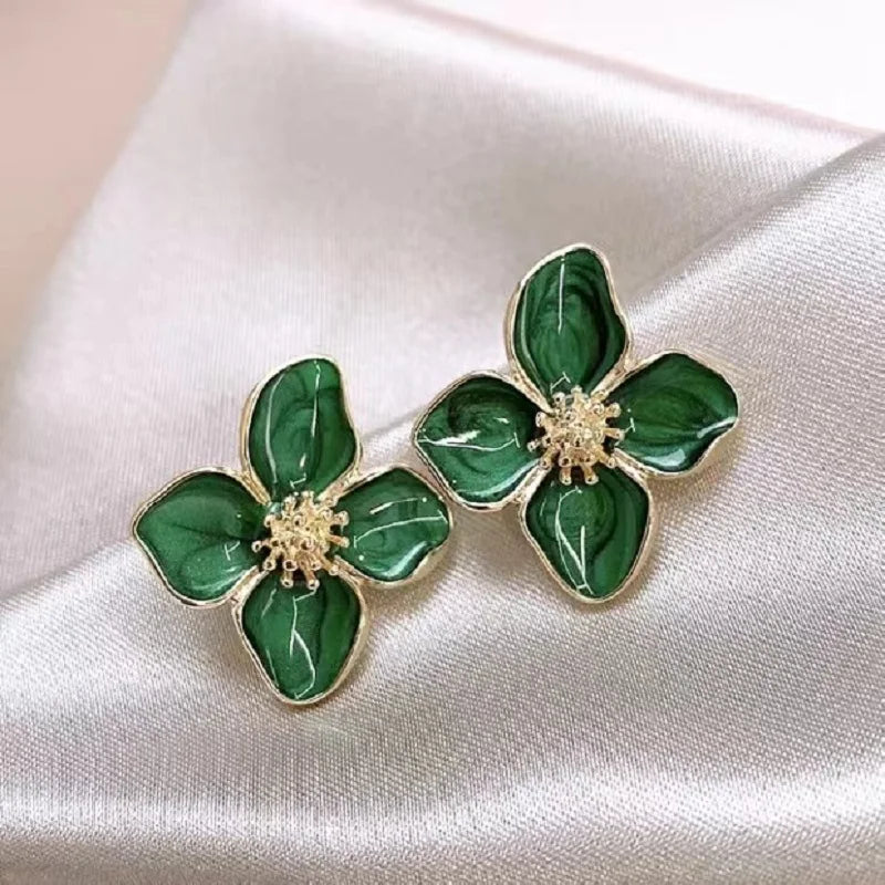 Charmante Vintage Bloemige Stud Oorbellen voor Dames - Kleurrijke Metalen Oor Sieraad Perfect voor Feesten en Huwelijken!