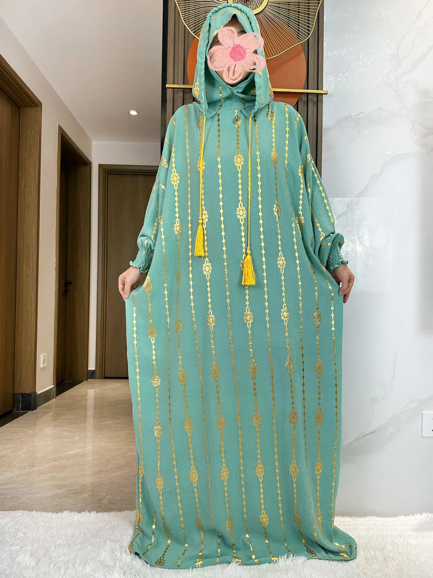Elegante Katoenen Ramadan Abaya met Dubbele Hoeden - Prachtig Goudstofontwerp voor Moslimvrouwen met Gebed en Speciale Gelegenheden - Geïnspireerd door Dubai en Turkse Kaftanstijlen