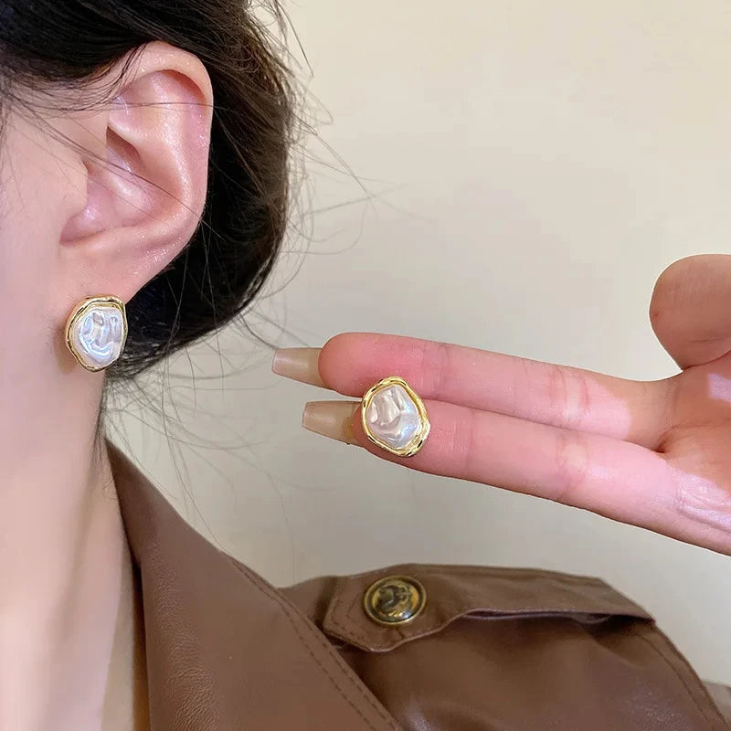 Chic Geometrische Onregelmatige Ronde Metaal Pareloorbellen voor Vrouwen - 2024 Minimalistische Stijl en Unieke Persoonlijkheid - Perfect Trendy Sieraad Geschenk!