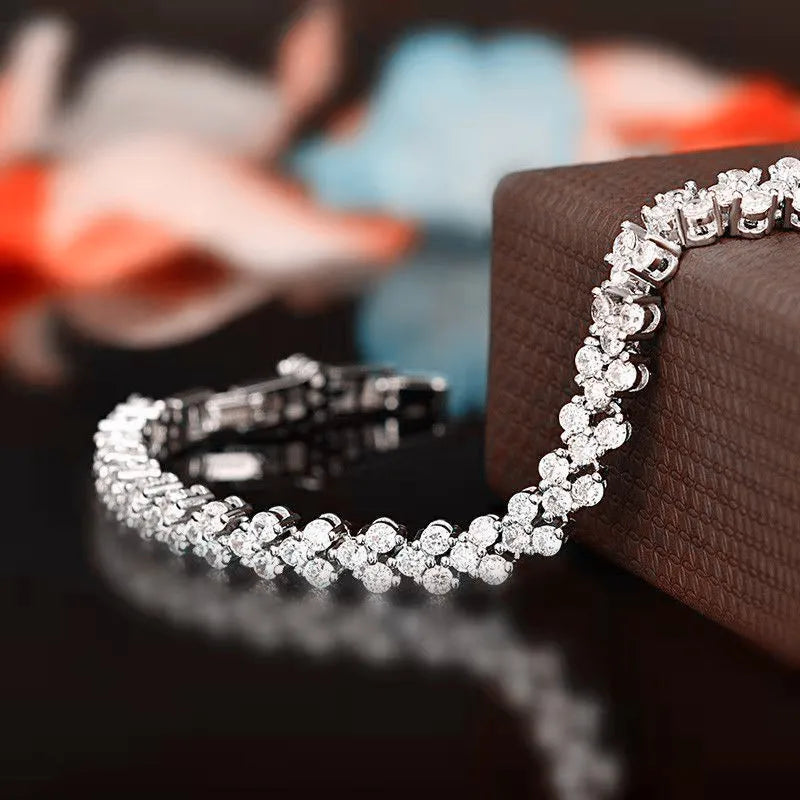 Elegante Romeinse Kristallen Geometrische Kettingarmbanden voor Vrouwen - Trendsettende 2024 Goth-geïnspireerde Rhinestone Charm Bangles voor Speciale Gelegenheden