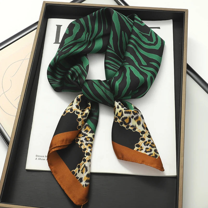 Chique 70x70cm Vrouwen Zijde Sjaal - Elegante Satijnen Vierkante Print Wrap, Veelzijdige Zakdoek, Bandana en Haaraccessoire voor de Nek
