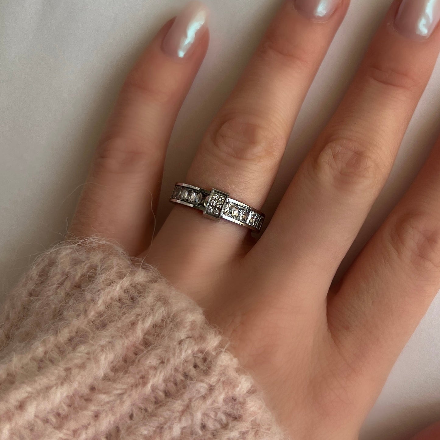 Amichevole Ring-1