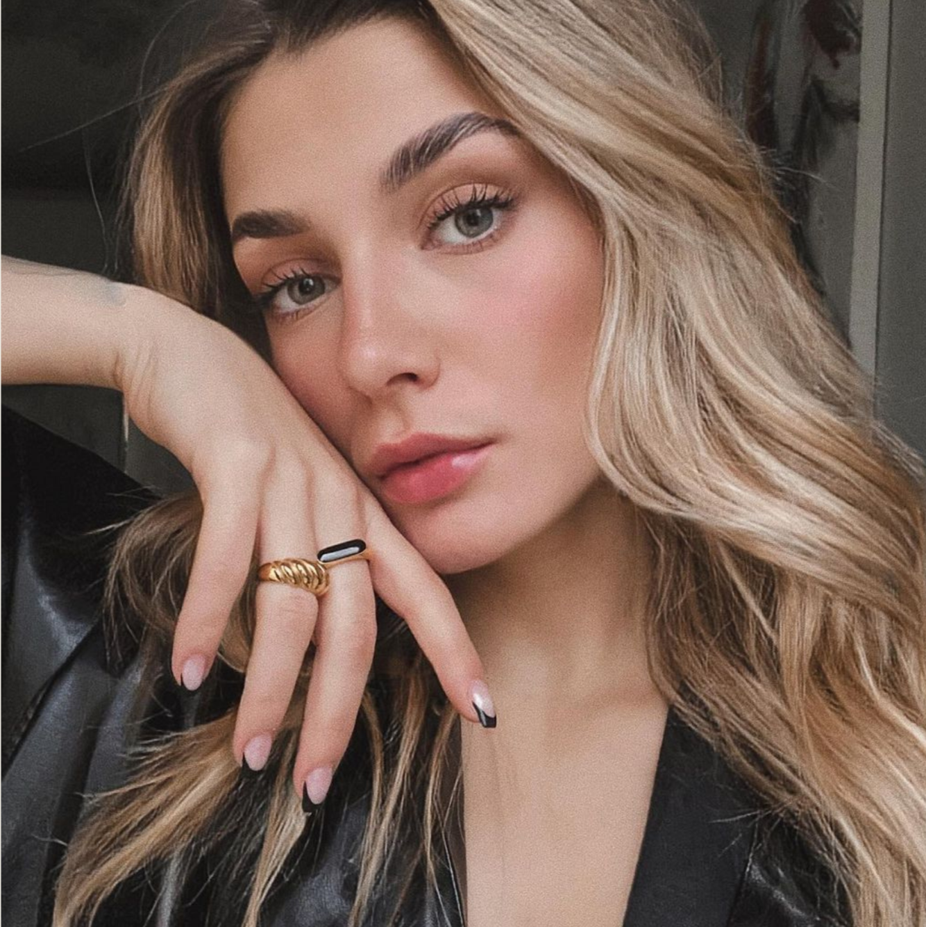 EbonTide - Exclusieve Ring met Elegant Zwart Schelp Accent