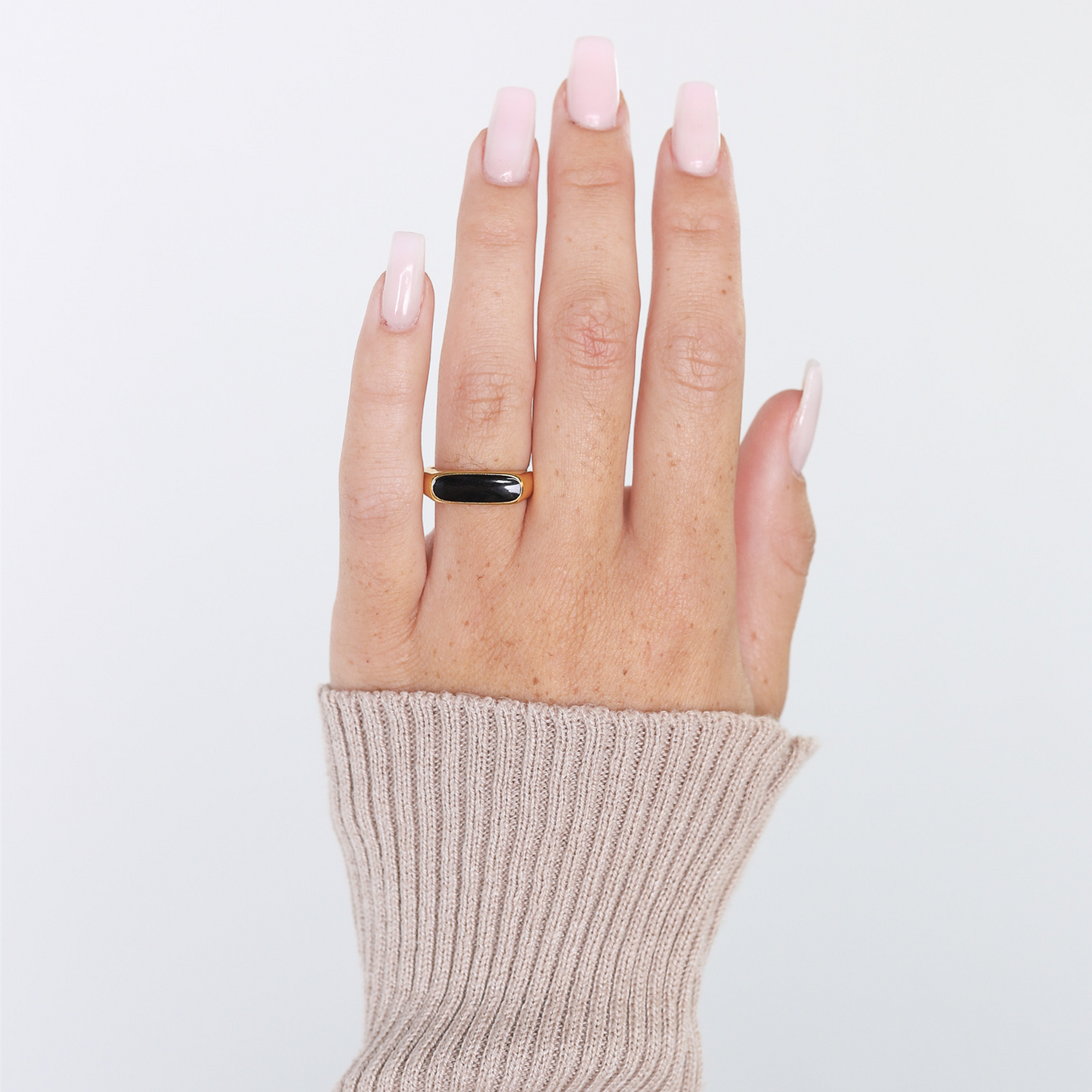 EbonTide - Exclusieve Ring met Elegant Zwart Schelp Accent