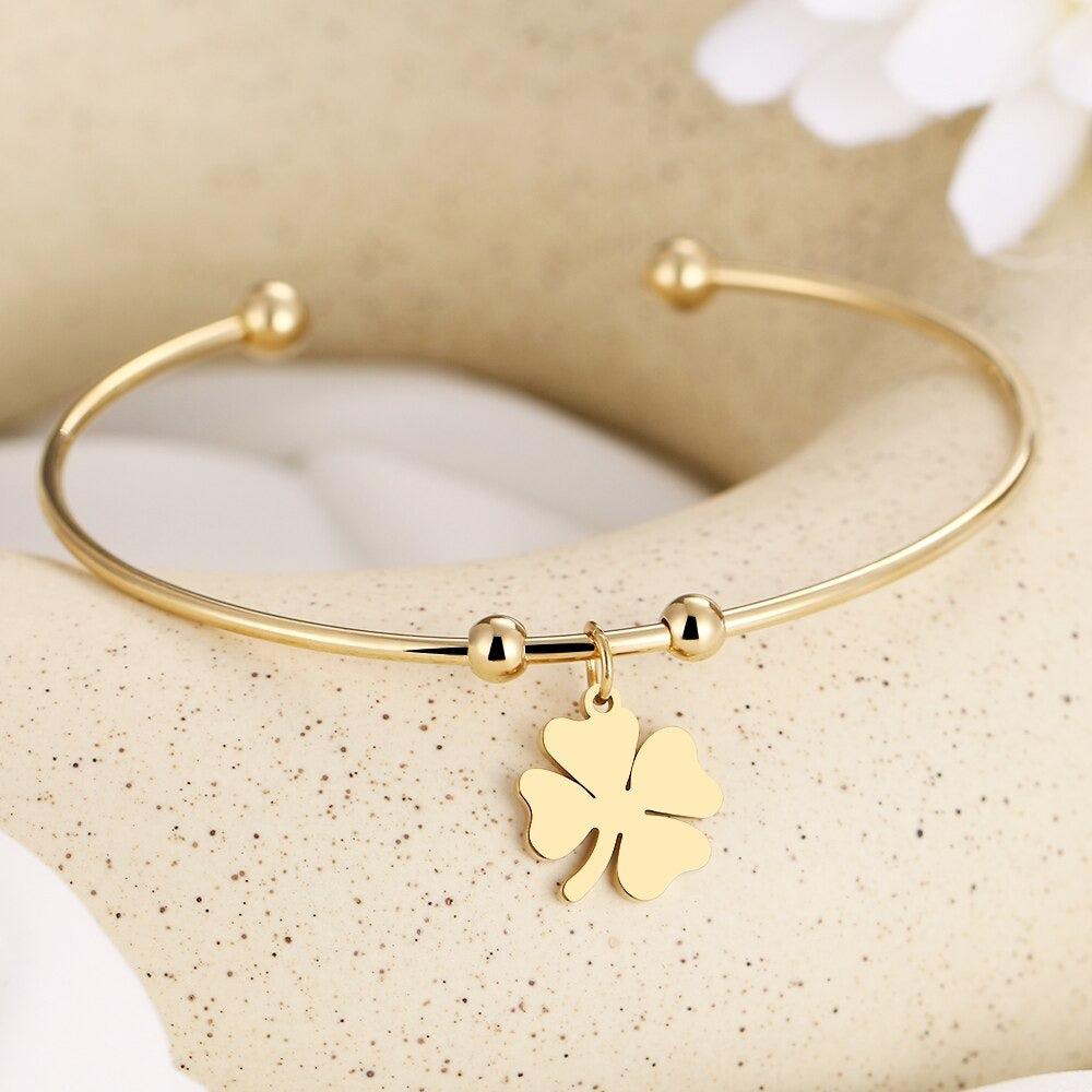 Geluk omarmen met de CloverCharm - Vierbladige Klaver Open Armband!