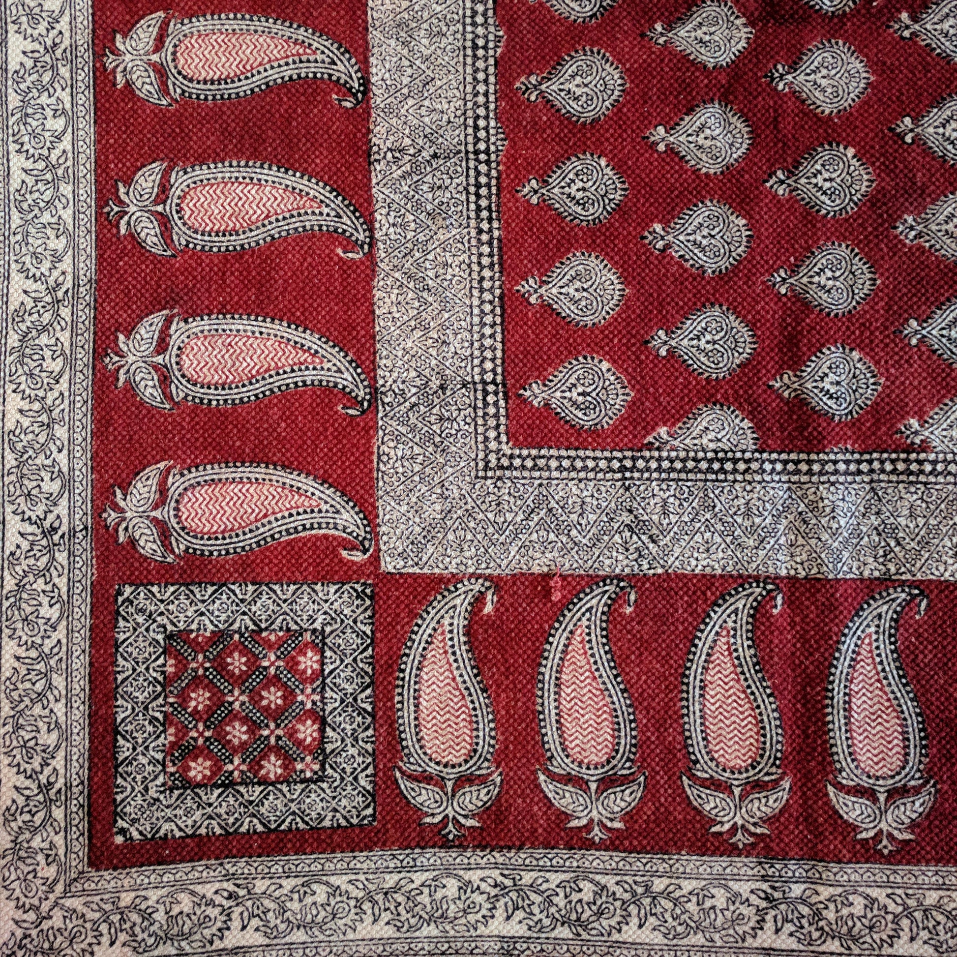 Traditional Paisley Jaal & Border Hand-block Print Rug - Red White-2