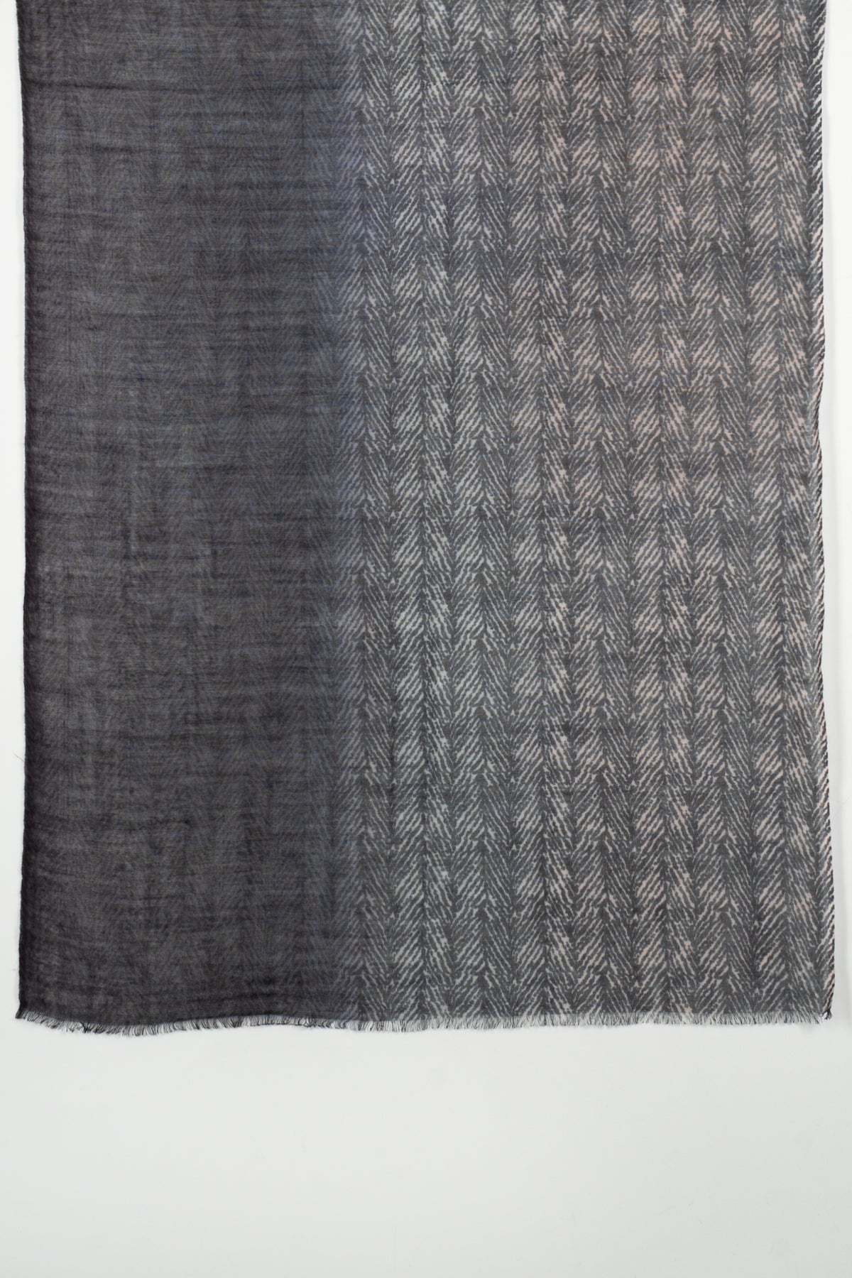 Shades of Chevron Fine Wool Scarf – Black White | SVEŽElife-1
