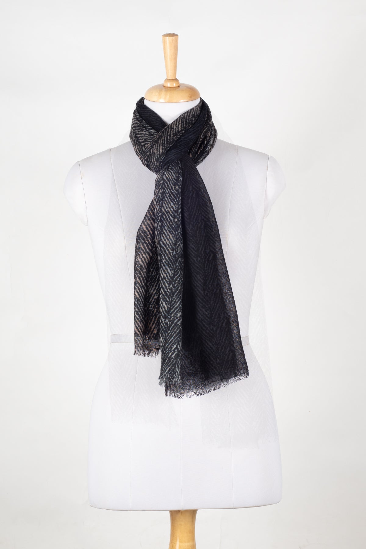 Shades of Chevron Fine Wool Scarf – Black White | SVEŽElife-2