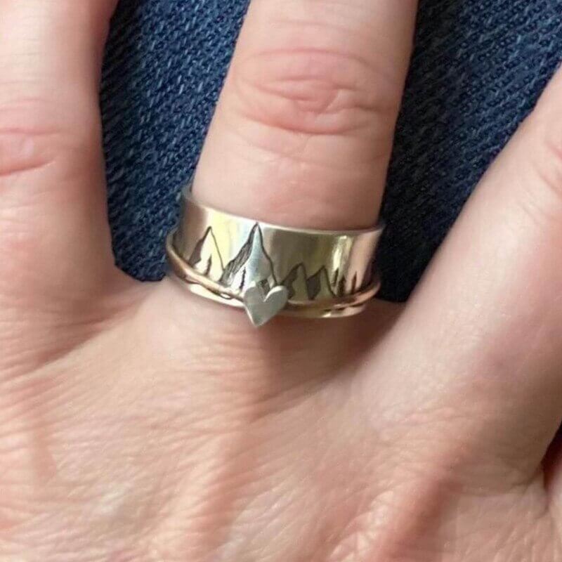 Gepersonaliseerde Liefdevolle Berg Spinner Ring voor een Vleugje Elegantie