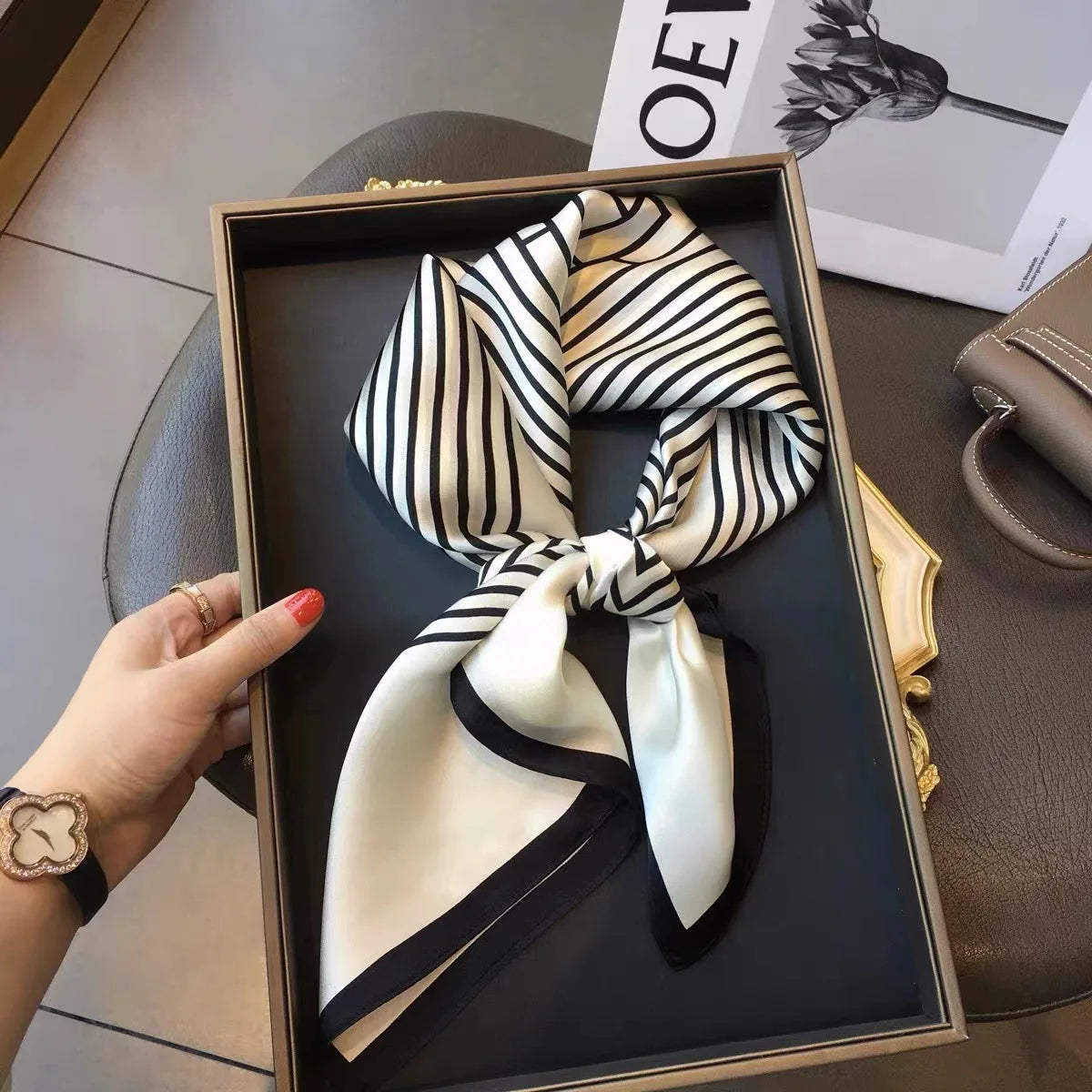 Chique 70 cm Zijde Vierkante Sjaal voor Dames - Luxe Satijnen Halsdoek, Haarbandana en Veelzijdige Sjaal Wrap of Hijab Echarpe