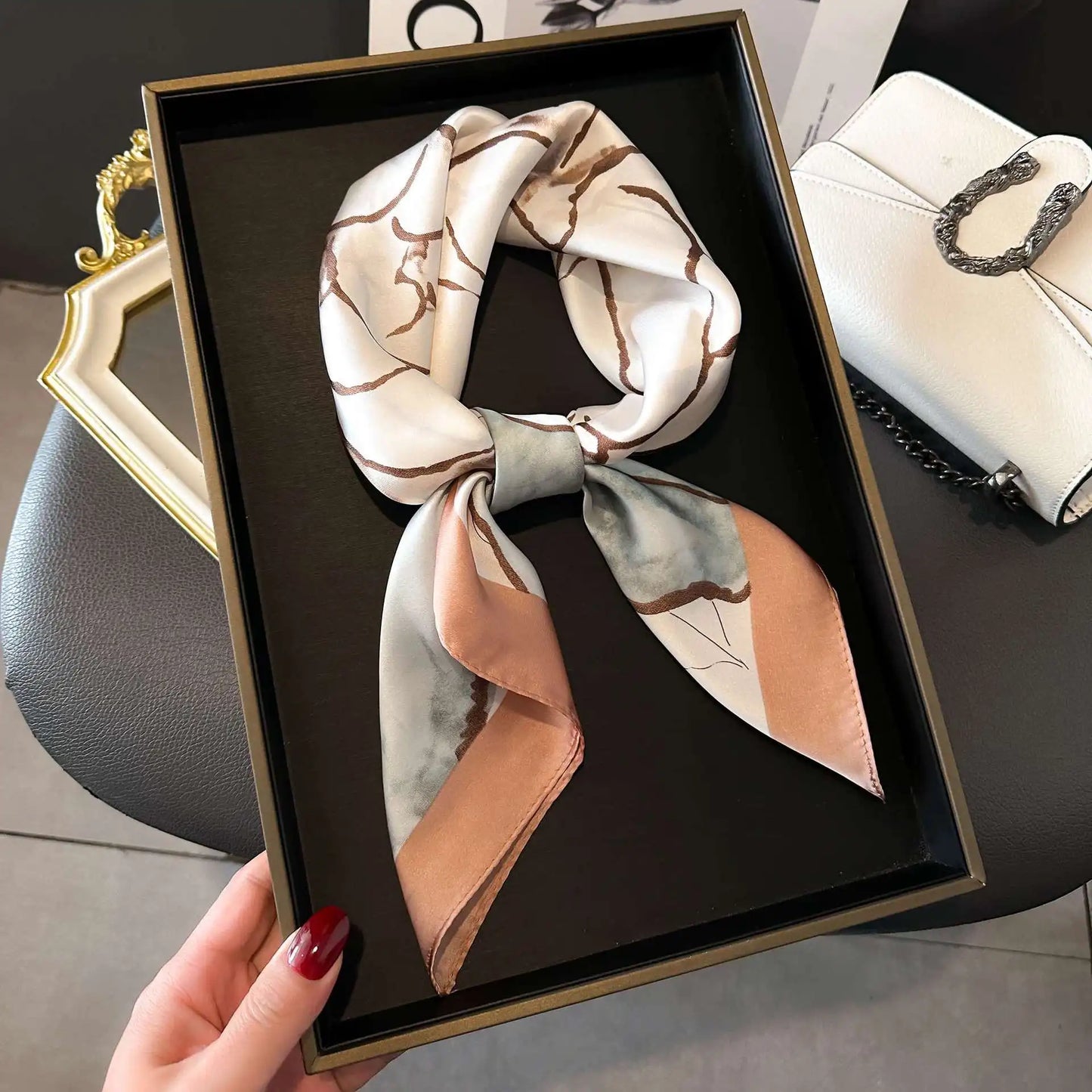 Chique 70 cm Zijde Vierkante Sjaal voor Dames - Luxe Satijnen Halsdoek, Haarbandana en Veelzijdige Sjaal Wrap of Hijab Echarpe