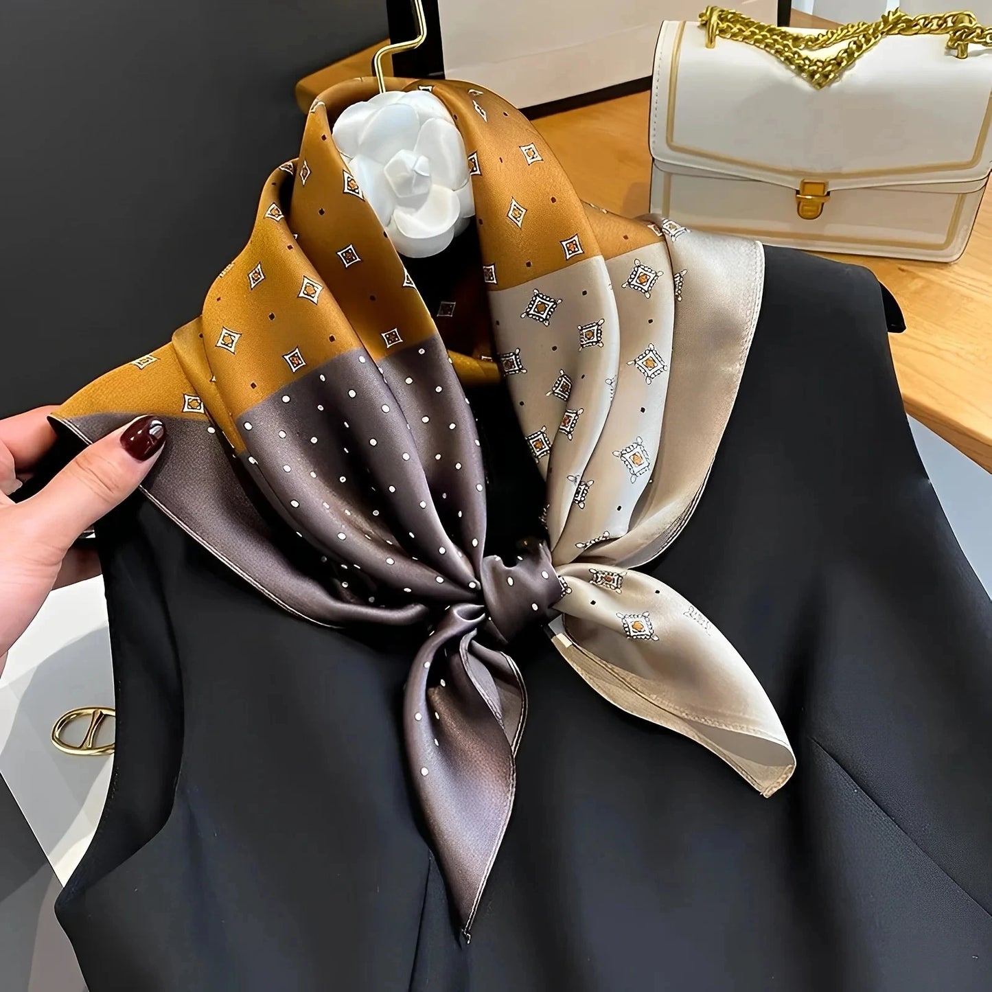 Chique 70 cm Zijde Vierkante Sjaal voor Dames - Luxe Satijnen Halsdoek, Haarbandana en Veelzijdige Sjaal Wrap of Hijab Echarpe