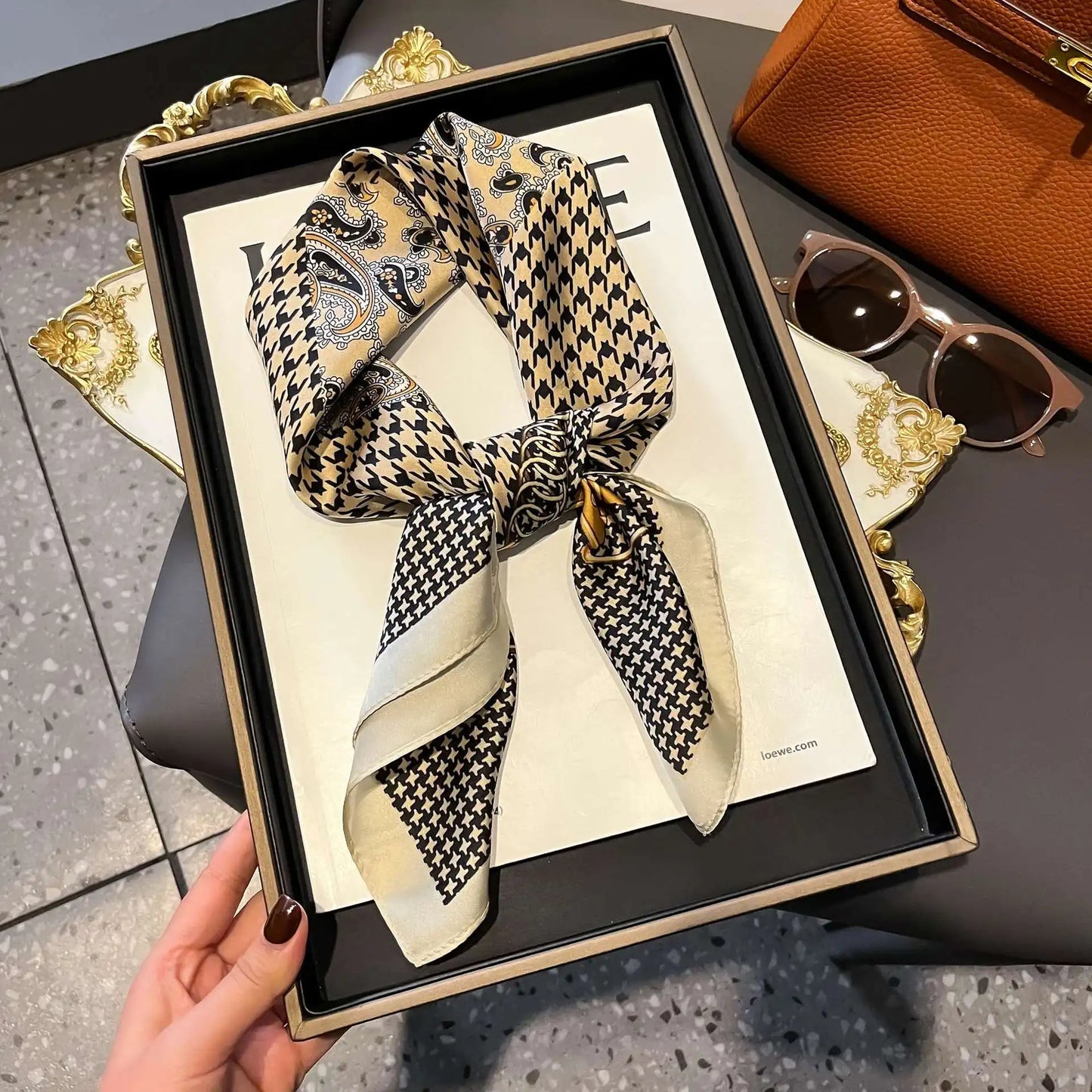 Chique 70 cm Zijde Vierkante Sjaal voor Dames - Luxe Satijnen Halsdoek, Haarbandana en Veelzijdige Sjaal Wrap of Hijab Echarpe