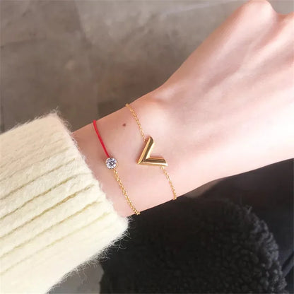 Elegante gouden kleur roestvrijstalen armband met letter V voor vrouwen - Een stijlvolle alfabet bangle sieradenset, perfect cadeau voor vrienden!
