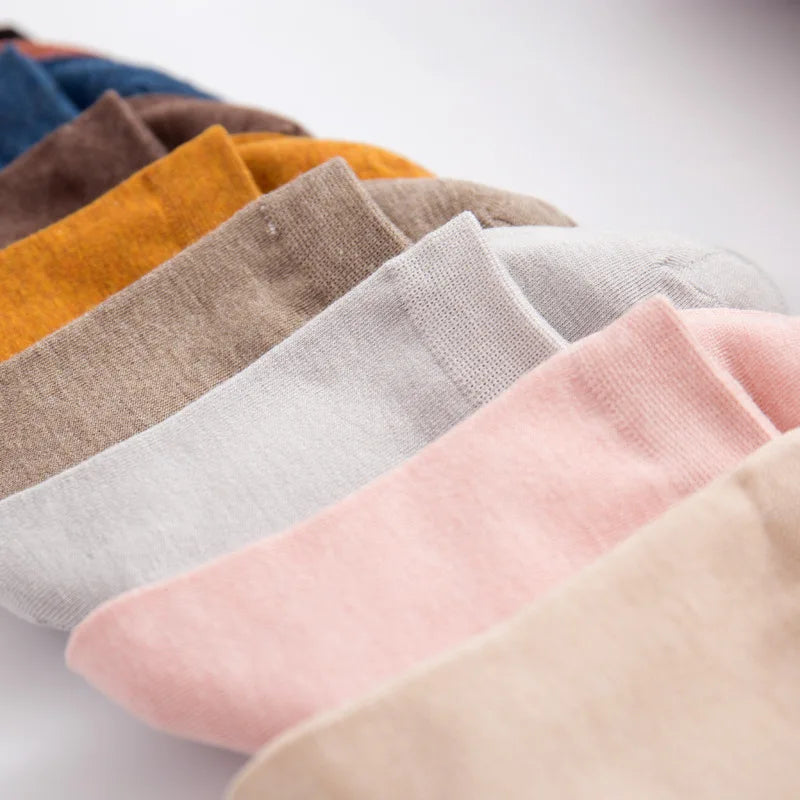 Trendy Dames Bamboe Vezel Kleurrijke Casual Sokken – 5 Paar in Stijlvol Zwart en Wit tegen Groothandelsprijzen!