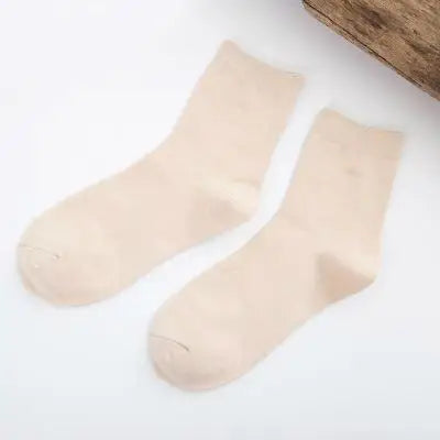 Trendy Dames Bamboe Vezel Kleurrijke Casual Sokken – 5 Paar in Stijlvol Zwart en Wit tegen Groothandelsprijzen!