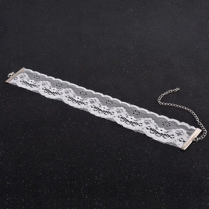 Trendy Zwart-witte Holle Kant Choker Ketting - Perfecte Mode-accessoire voor Stellen!