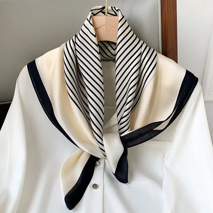 Chic Satijnen Zijden Geruite Sjaal voor Vrouwen - Elegante Hals- en Haarband, Perfect voor Werk en Mode in 2021 - Stijlvolle Hijab en Foulard Accessoire