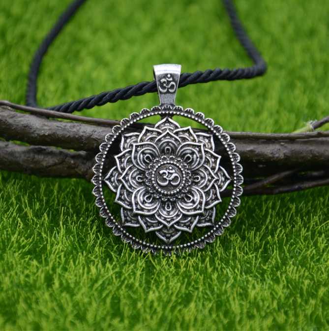 Charmante Lotus Mandala Ketting