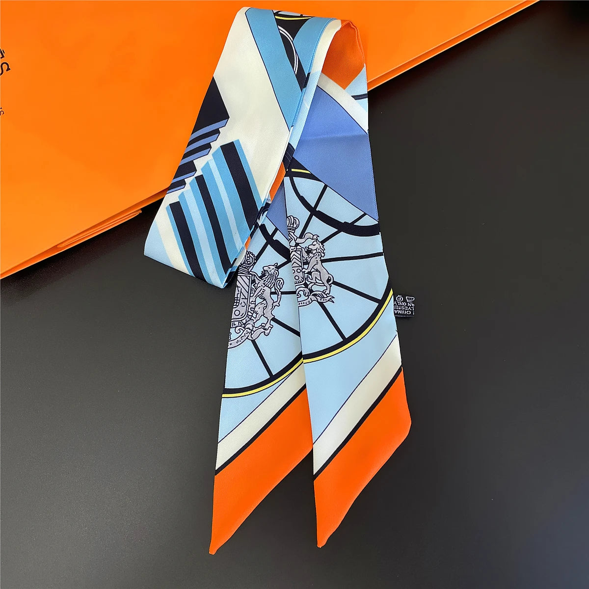 2024 Chic Zebra Florale Zijden Sjaal - Luxe Modeaccessoire voor Vrouwen, Veelzijdige Haarband, Stijlvolle Neckerchief en Elegante Tas Sjaal