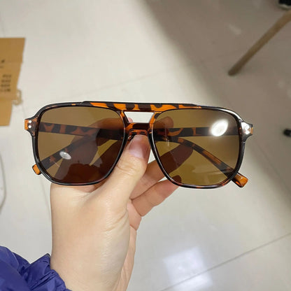 Chic Vintage Unisex Grote Vierkante Zonnebril - Stijlvolle Designer Zonnebrillen met UV400 Bescherming voor Mannen en Vrouwen - Slanke Zwarte Lenzen