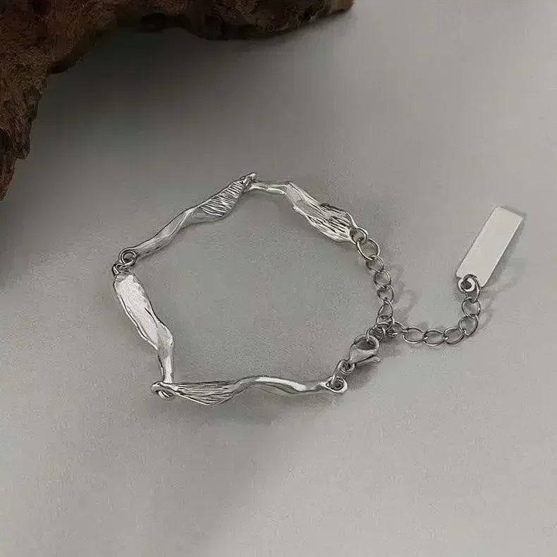 Charmante 4-delige set van modieuze slangen geïnspireerde groene edelstenen armbanden met fonkelende rhinestones – Perfecte metalen armbanden voor vrouwen's verjaardagen, feesten en kerstcadeaus!