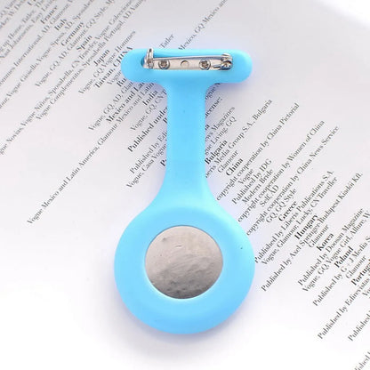 Stijlvolle Dames Pocketwatch met Digitale Weergave - Clip-On Analoge Klok Verpleegster Broche Speld Elektrische Mode Horloge