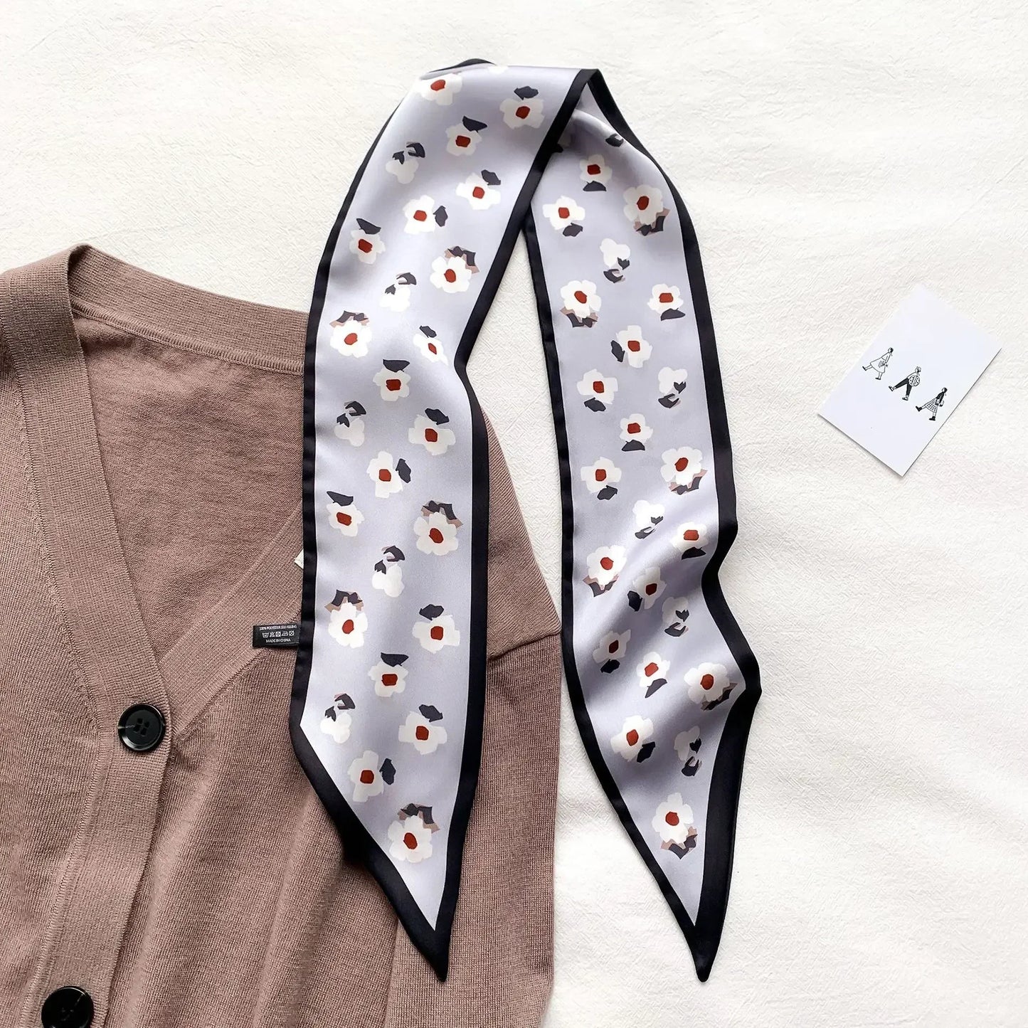 Trendy Floeiende Satijnen Zijde Haar Riem Sjaal voor Vrouwen – Stijlvolle Nekstrik, Tas Sjaal en Skinny Haarband – 2024 Collectie