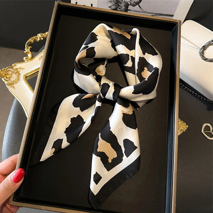 Chique 2024 Luipaardprint Vierkante Sjaal - Vrouwen Stijlvolle Imitatie Zijde Accessoire, Perfect voor Casual Looks & Veelzijdige Styling - 70CMx70CM