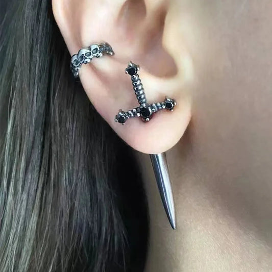 Schattige Vintage Gotische Zwaard Oorbellen met Stralende Kristallen - Perfecte Punk Dagger Oorjacks voor Vrouwen, een Uniek Sieraad Cadeau!