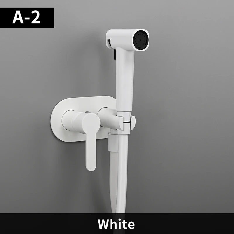 Luxueuze Messing Handdouche Bidet Sprayer met Warm en Koud Water Mengkraan - Stijlvolle Zwart Gouden Afwerking voor Ultieme Hygiëne en Comfort