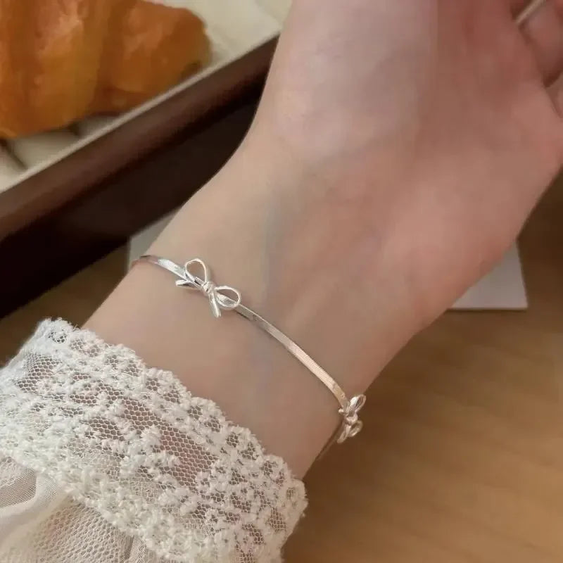 Charmante LATS Mode Zoete Strikarmbanden voor Vrouwen en Meisjes – Oogverblindende Ribbons Strik op een Stijlvolle Slangenketting – Perfecte Feest Sieraad Cadeau!